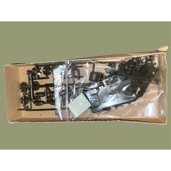 VINTAGE Revell [1956] Radio Jeep & Communications Trailer Model 1/40 Scale - Picture 5 of 7